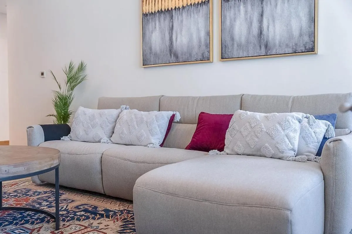 Bright 2-Bedroom Apartment With Stunning Views At 5242 Tower Dubai Marina
