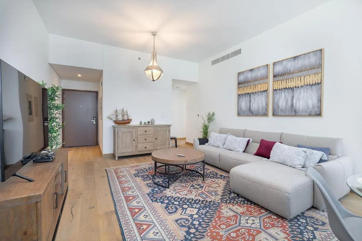 Bright 2-Bedroom Apartment With Stunning Views At 5242 Tower Dubai Marina
