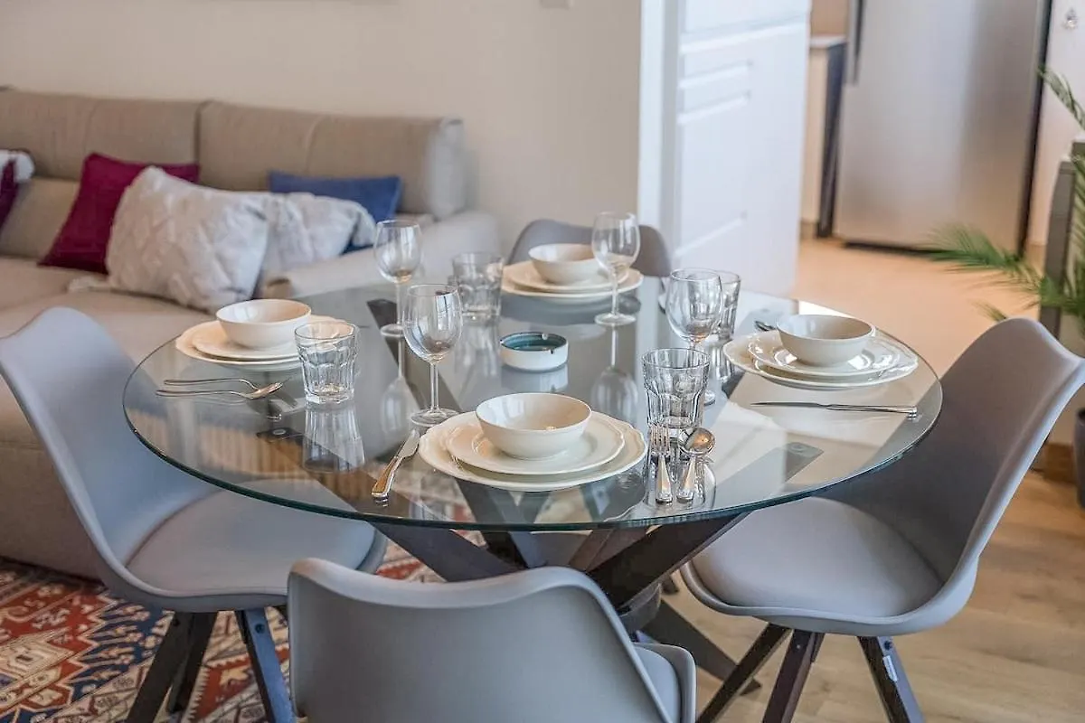 Bright 2-Bedroom Apartment With Stunning Views At 5242 Tower Dubai Marina