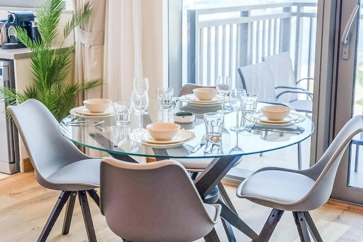 Bright 2-Bedroom Apartment With Stunning Views At 5242 Tower Dubai Marina