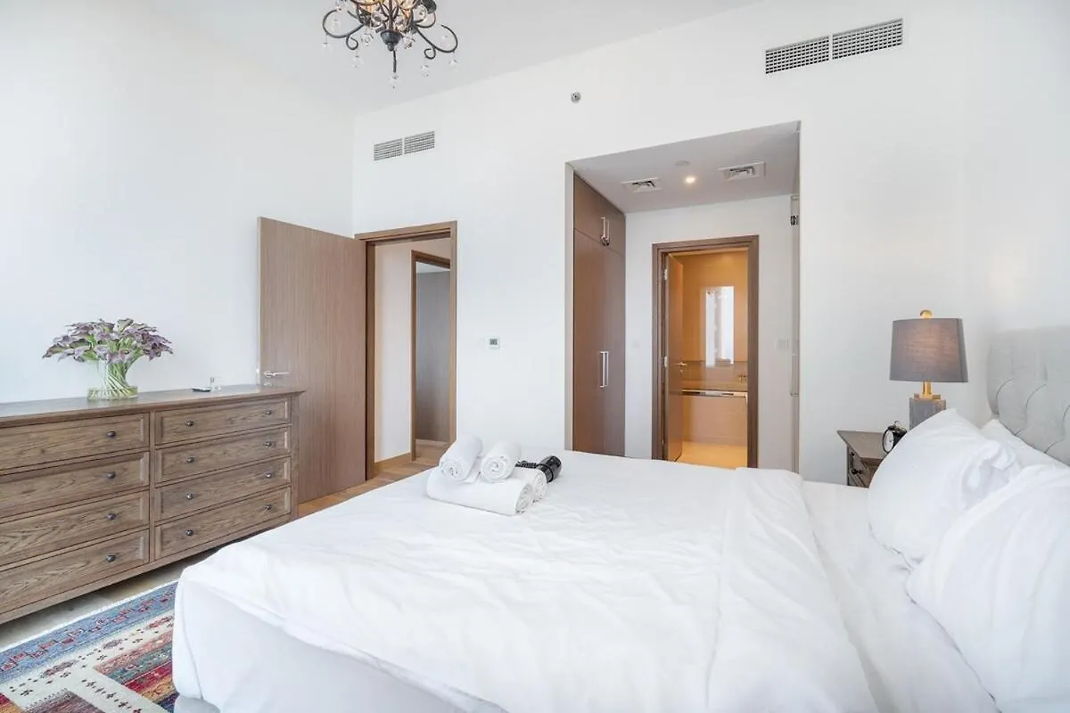 Bright 2-Bedroom Apartment With Stunning Views At 5242 Tower Dubai Marina