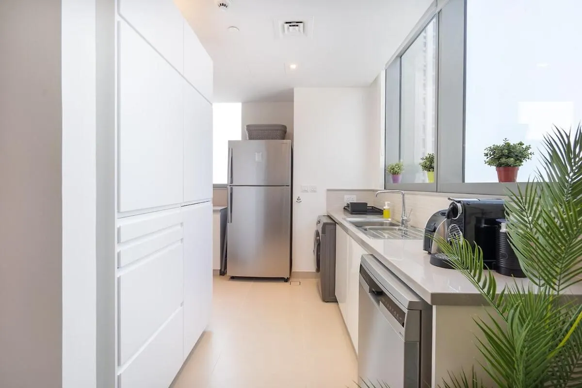Bright 2-Bedroom Apartment With Stunning Views At 5242 Tower Dubai Marina