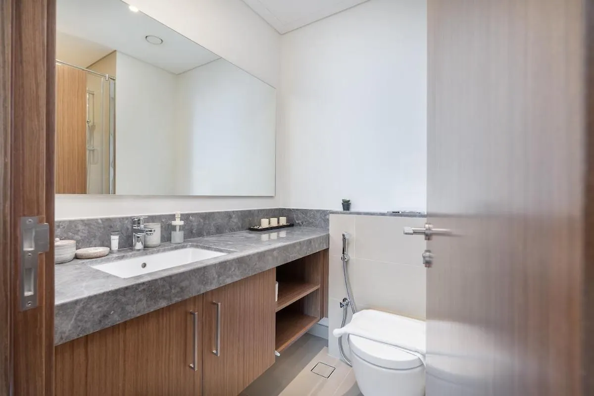 Bright 2-Bedroom Apartment With Stunning Views At 5242 Tower Dubai Marina
