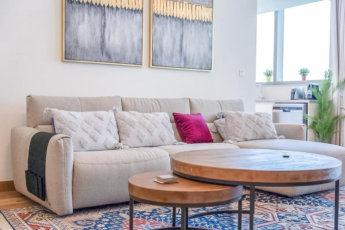 Bright 2-Bedroom Apartment With Stunning Views At 5242 Tower Dubai Marina